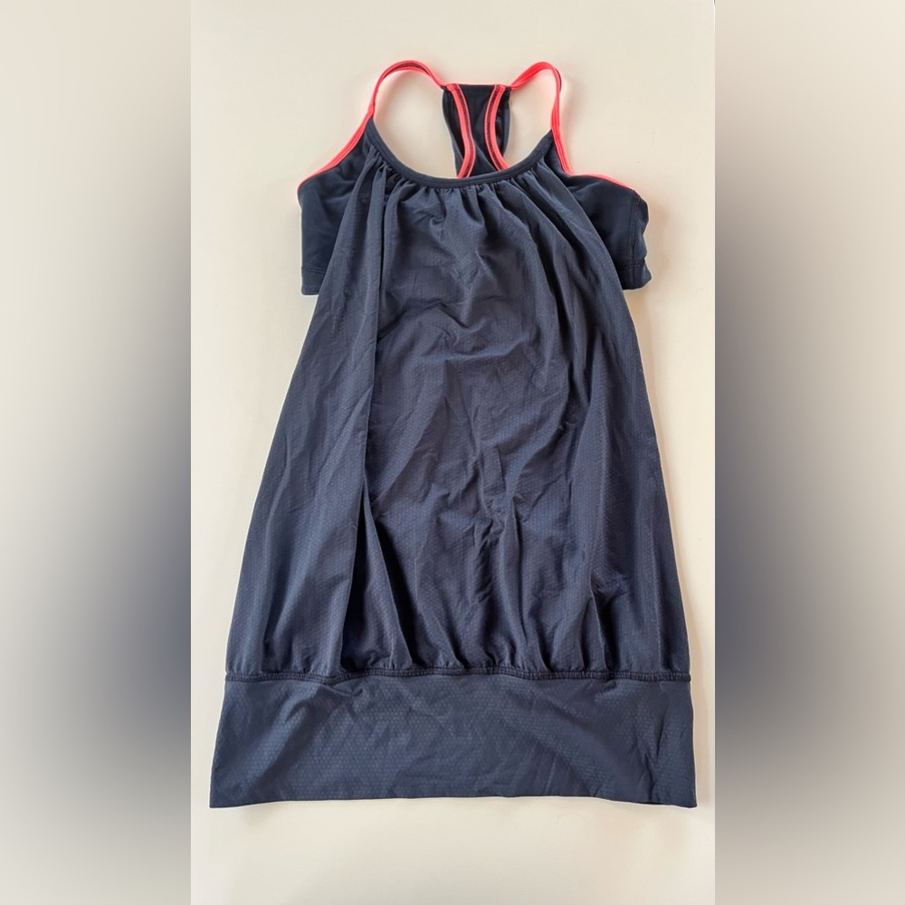 Navy blue Lululemon tank.